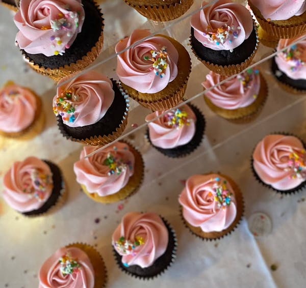 Live cupcake bar event